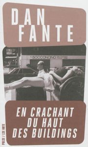 en-crachant-du-haut-des-buildings-p